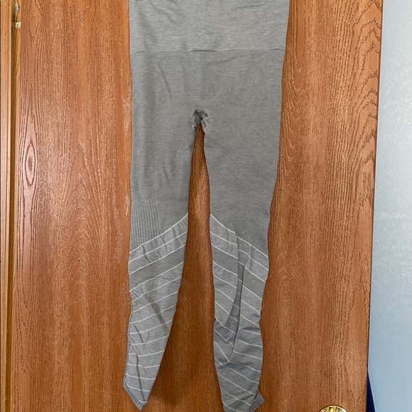 Blanqi Gray Maternity/Postpartum Legging - Picture 4 of 5